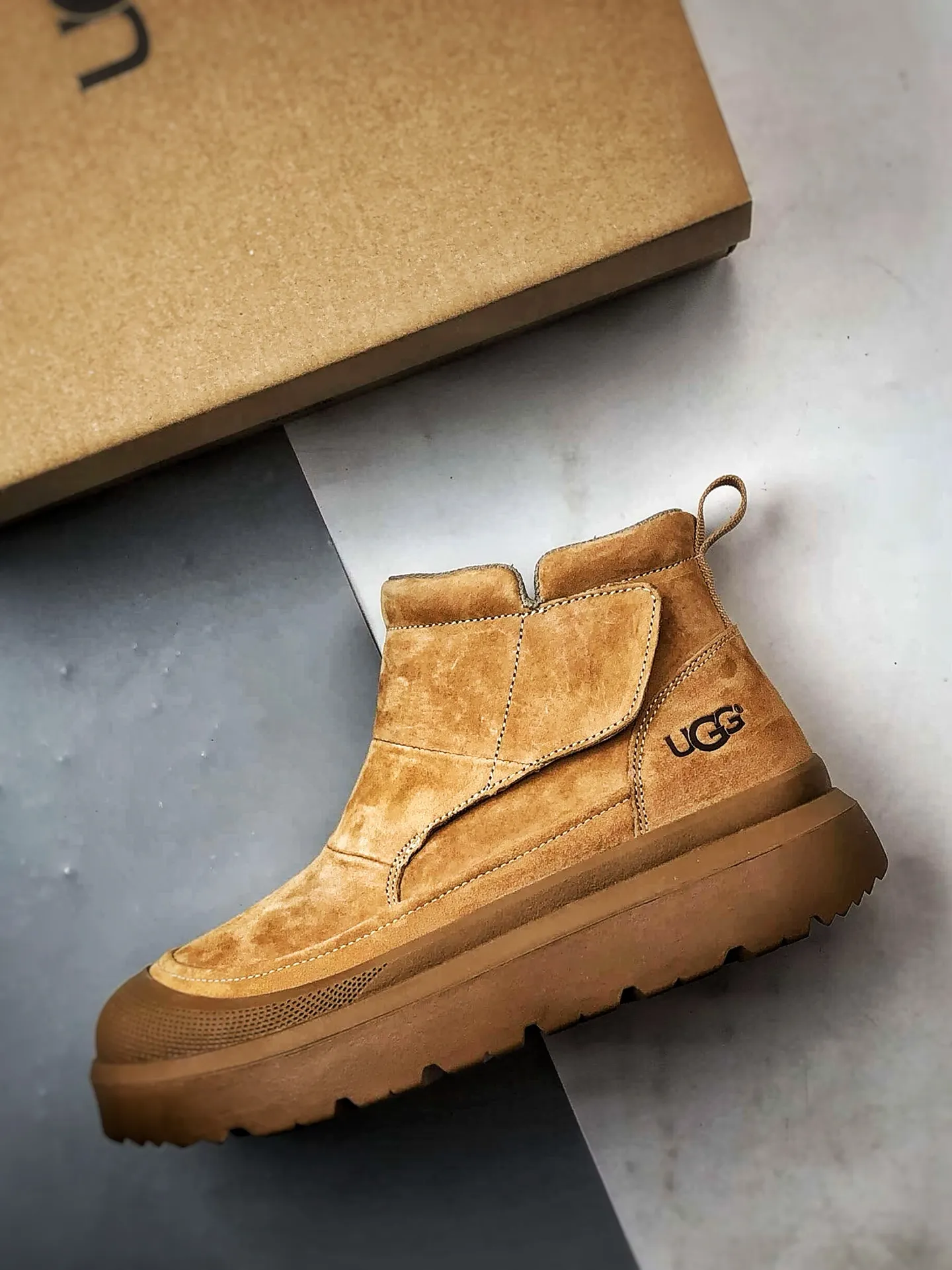 💰560 UGG Tasman Weather Hybrid Tasman hybrid series 2025ss autumn and winter new products Men's high-top thick-soled lightweight casual Martin boots #Purchasing only for quality The fabric is made of imported first-layer cowhide material External high-elastic Modern External non-slip rubber plastic foam ultra-light outsole Side zipper + Velcro design Very easy to put on and take off Made of TPU molded leather upper material #EVA light wing outsole, non-slip, wear-resistant and good elasticity Size: 39 40 41 42 43 44 (leather shoe size)